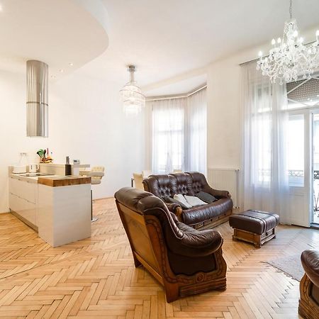 Garys Bright And Spacious Two Bedroom Flat Near Danube Budapest Exteriör bild