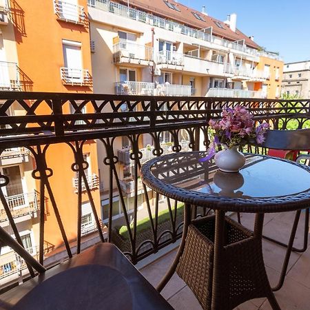 Garys Bright And Spacious Two Bedroom Flat Near Danube Budapest Exteriör bild