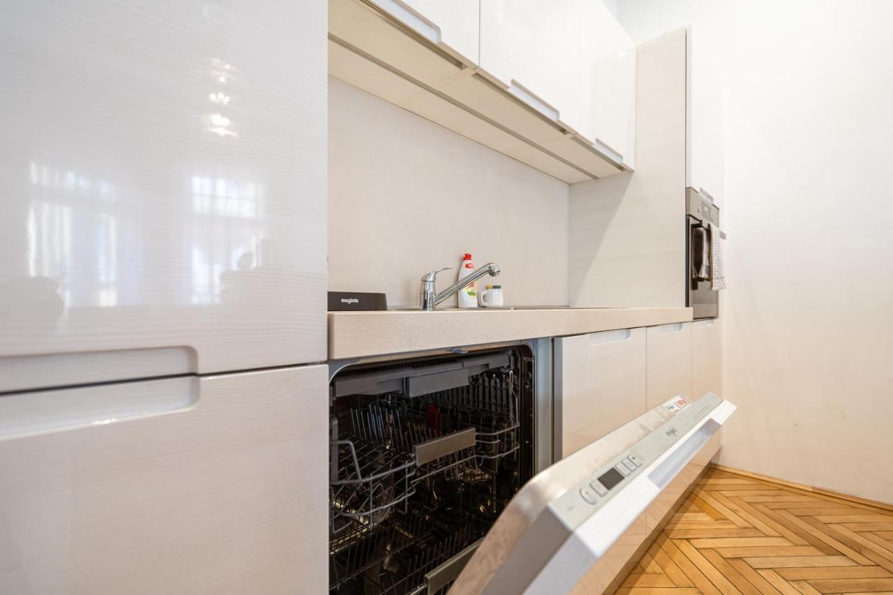 Garys Bright And Spacious Two Bedroom Flat Near Danube Budapest Exteriör bild