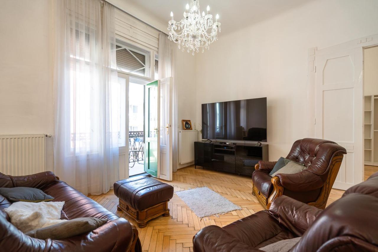 Garys Bright And Spacious Two Bedroom Flat Near Danube Budapest Exteriör bild