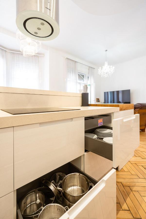 Garys Bright And Spacious Two Bedroom Flat Near Danube Budapest Exteriör bild