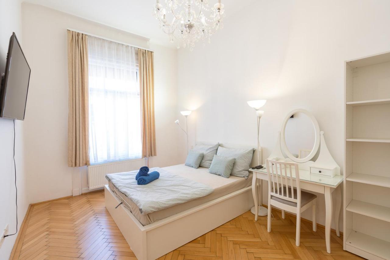 Garys Bright And Spacious Two Bedroom Flat Near Danube Budapest Exteriör bild