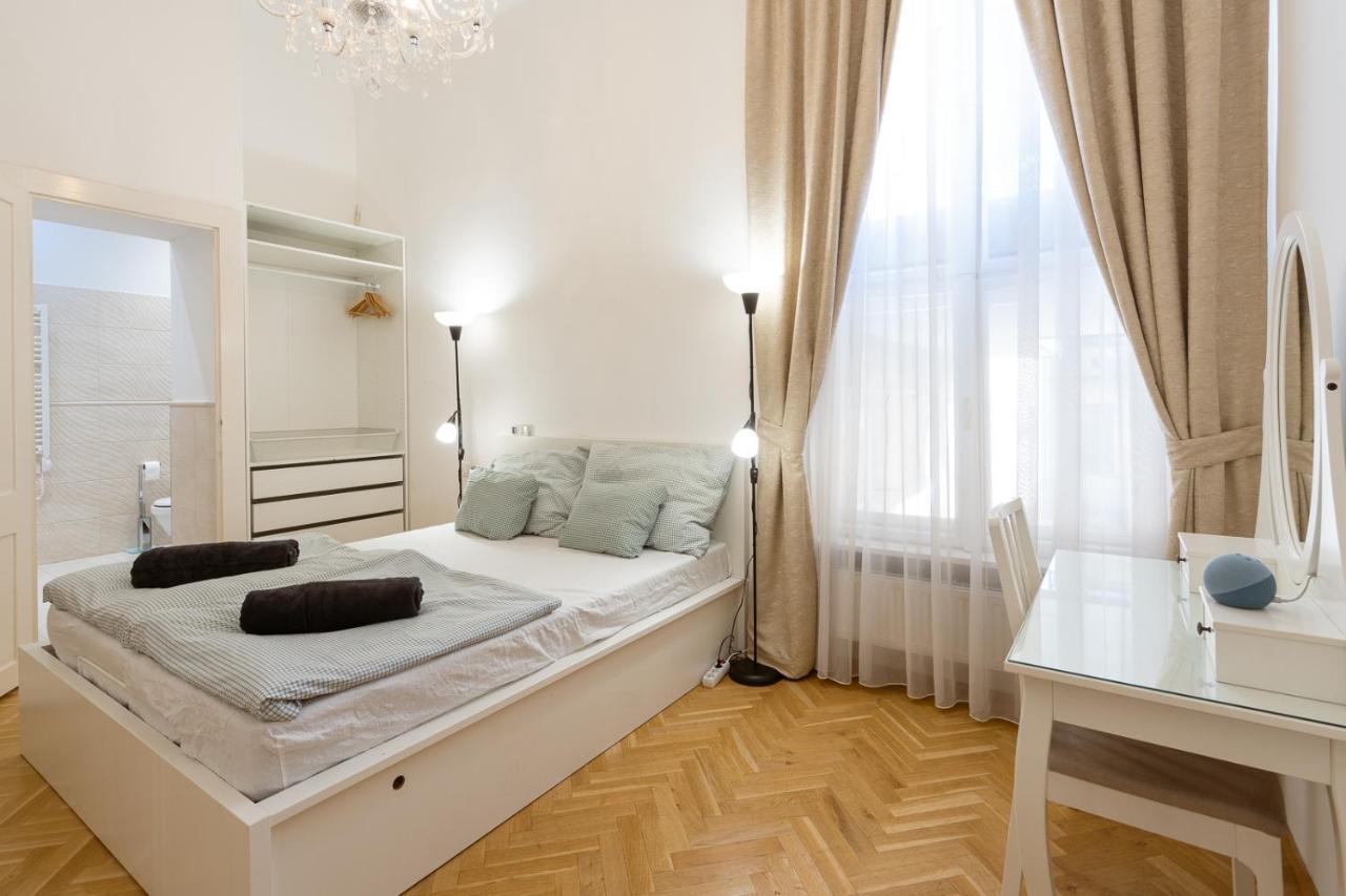 Garys Bright And Spacious Two Bedroom Flat Near Danube Budapest Exteriör bild