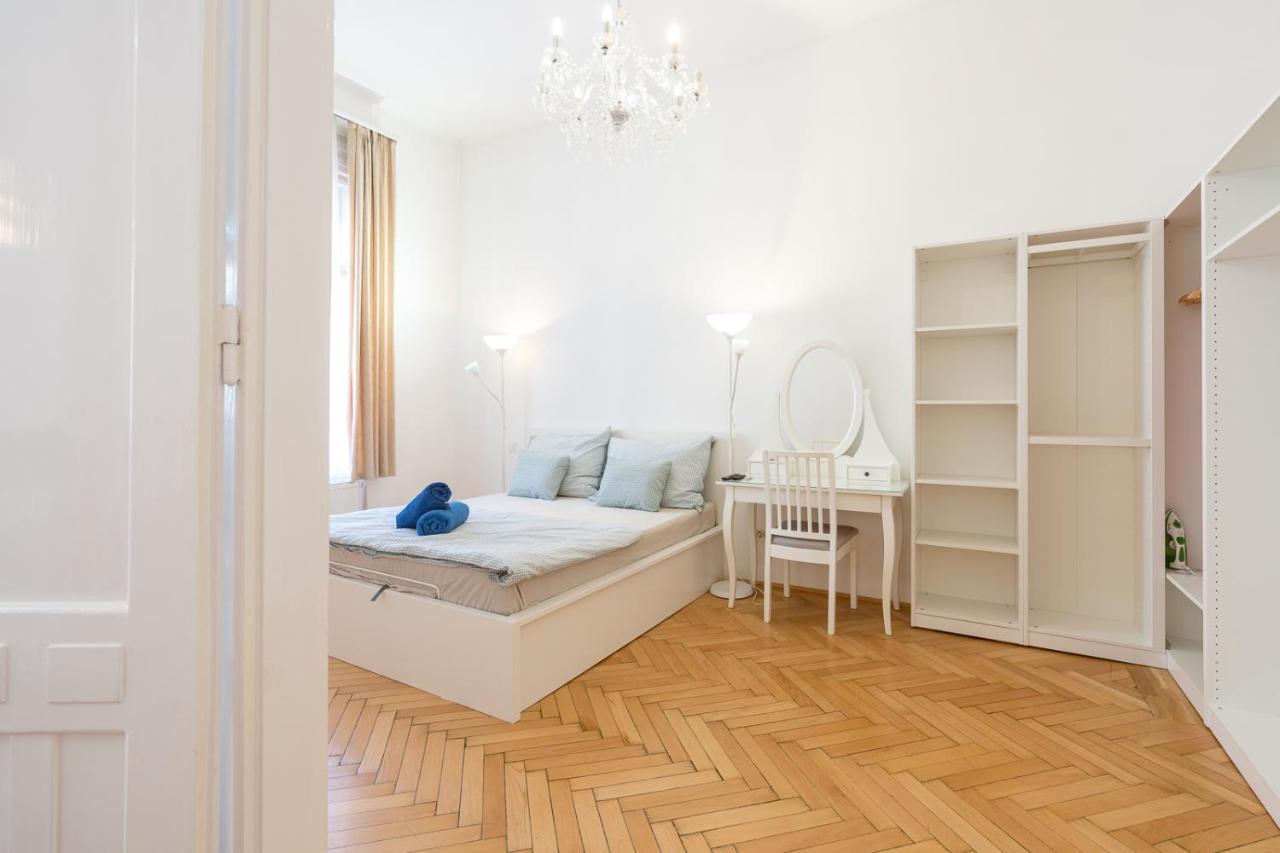 Garys Bright And Spacious Two Bedroom Flat Near Danube Budapest Exteriör bild