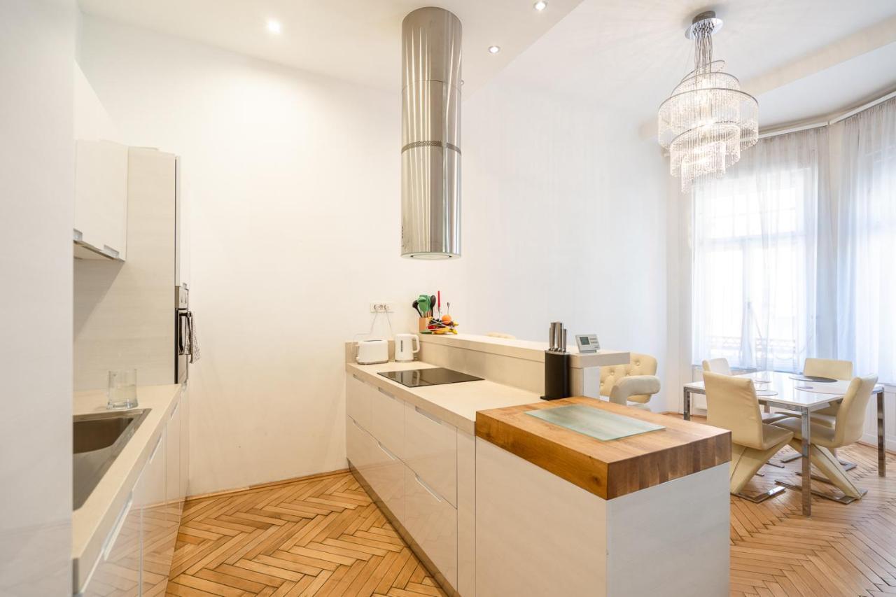 Garys Bright And Spacious Two Bedroom Flat Near Danube Budapest Exteriör bild