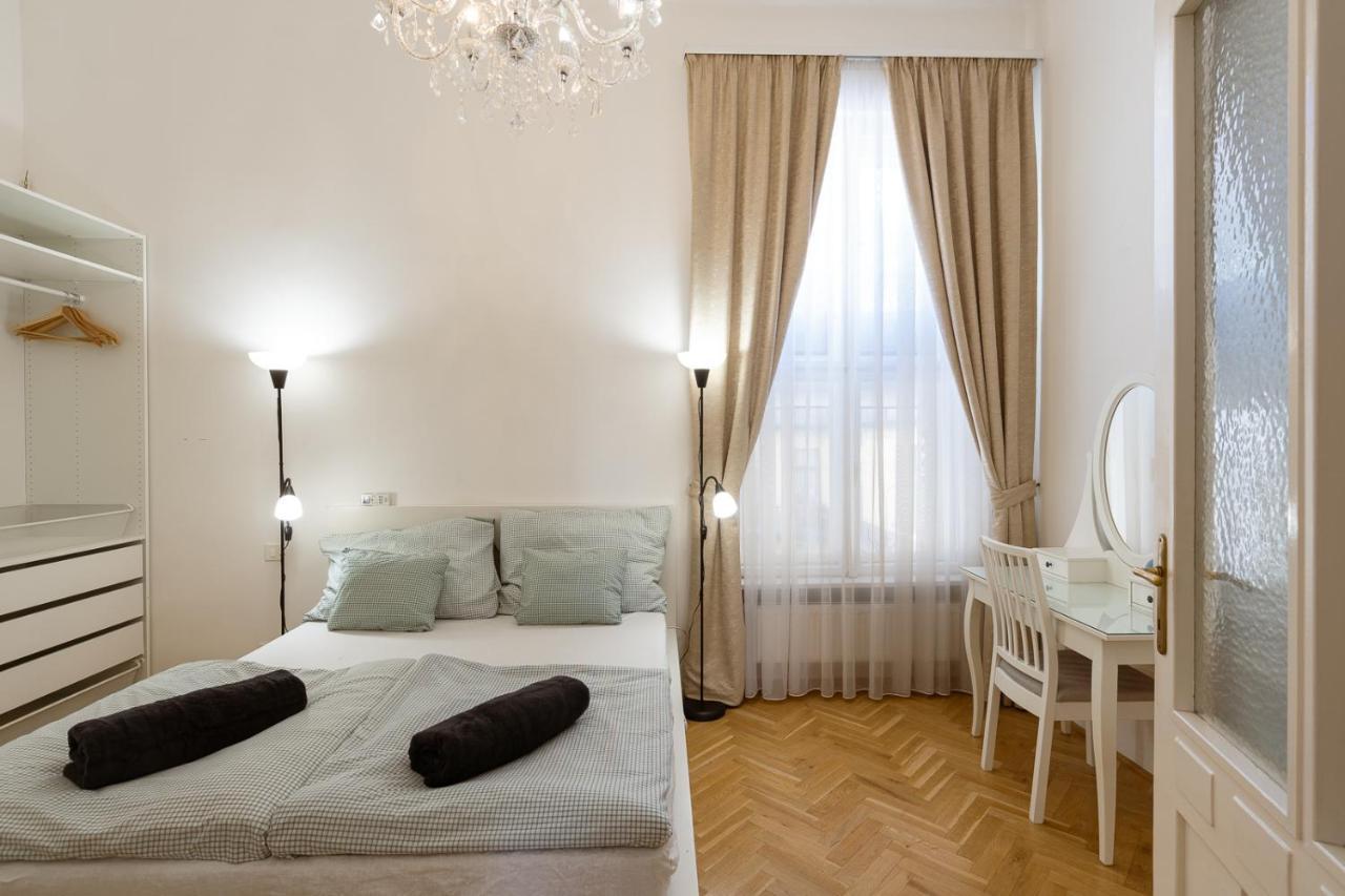 Garys Bright And Spacious Two Bedroom Flat Near Danube Budapest Exteriör bild