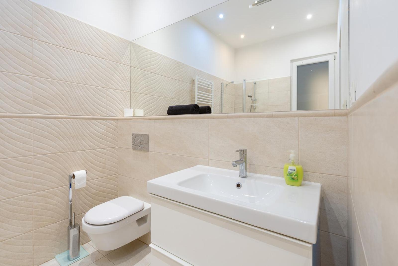 Garys Bright And Spacious Two Bedroom Flat Near Danube Budapest Exteriör bild
