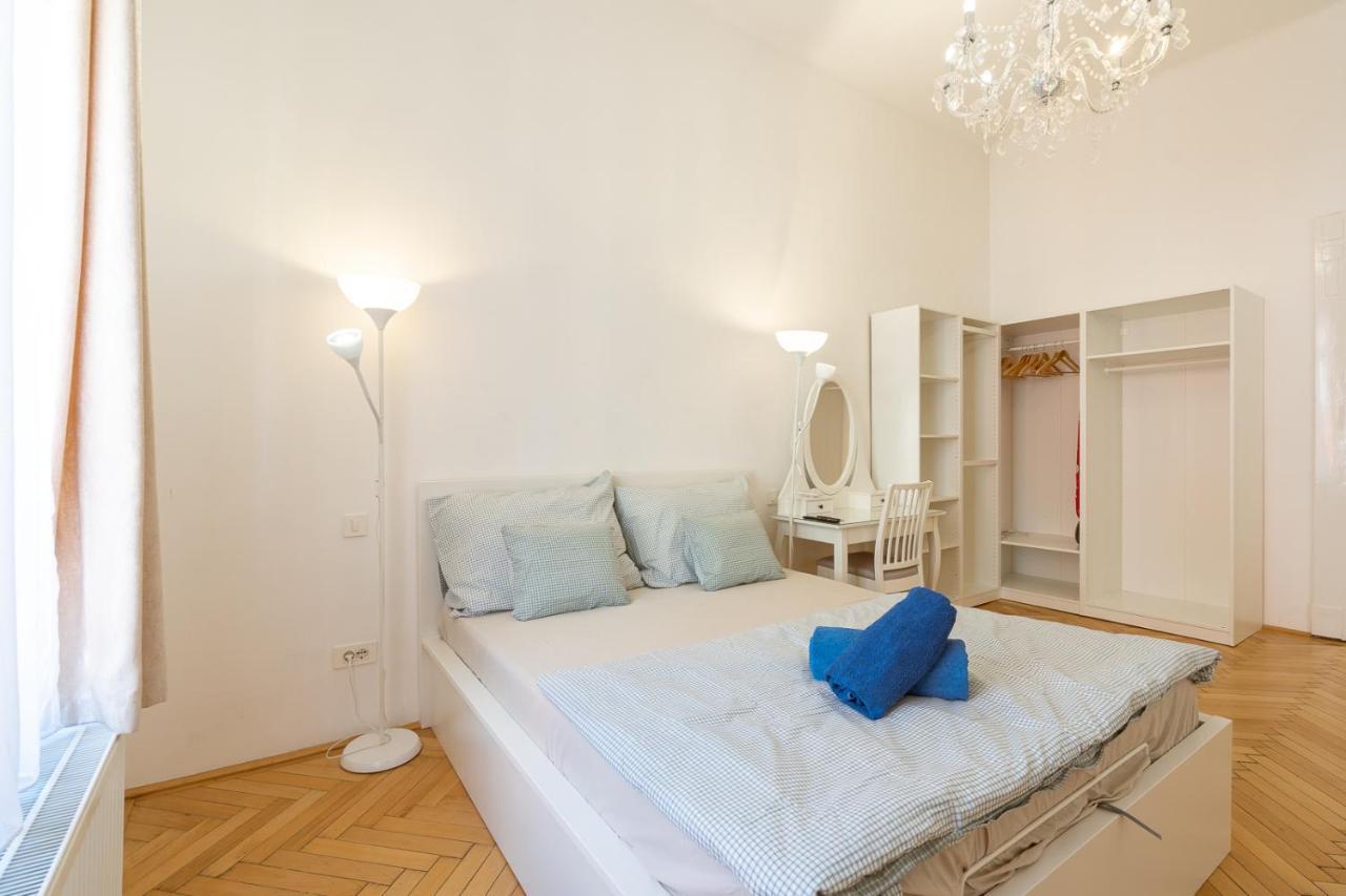 Garys Bright And Spacious Two Bedroom Flat Near Danube Budapest Exteriör bild