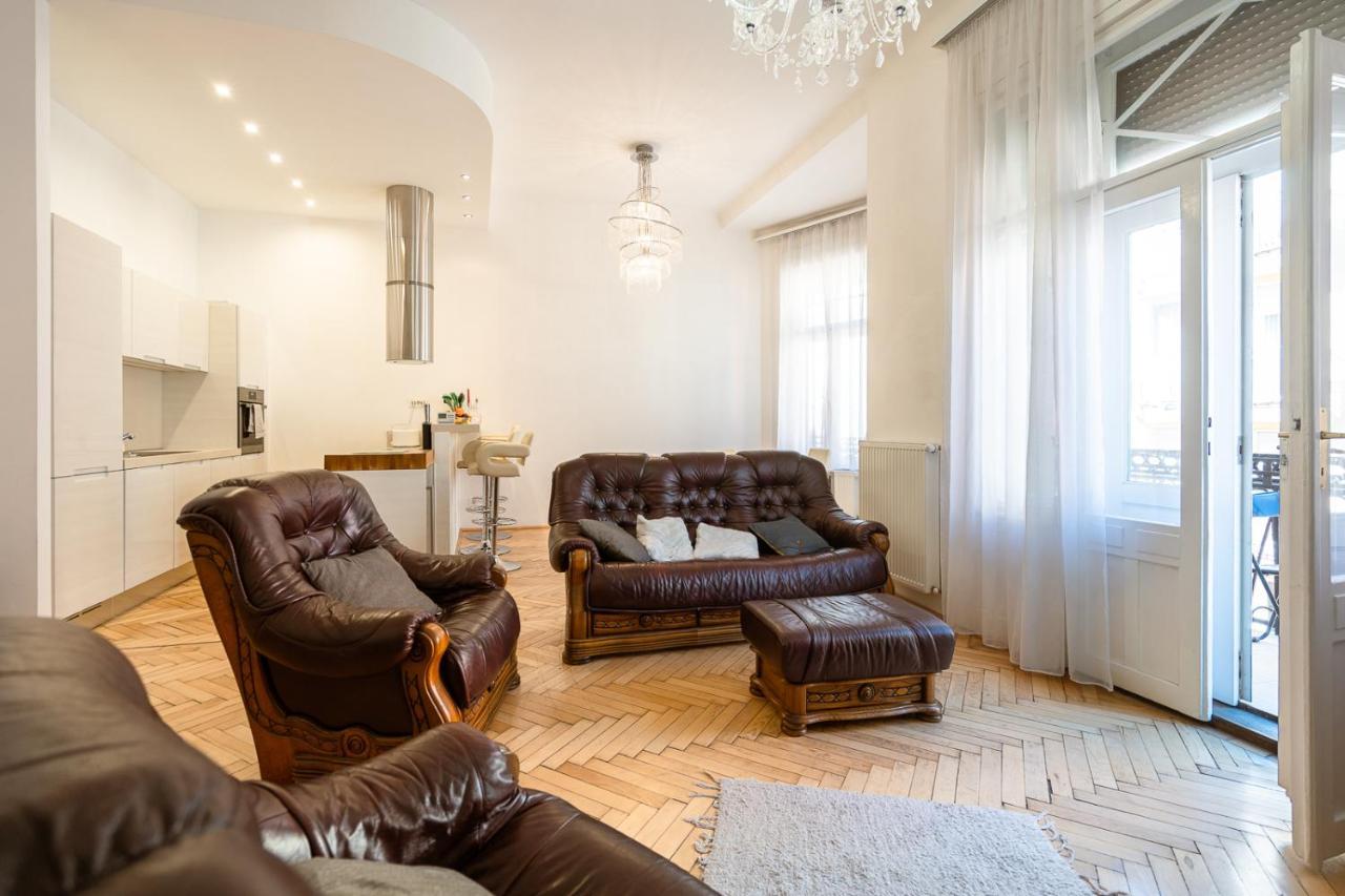 Garys Bright And Spacious Two Bedroom Flat Near Danube Budapest Exteriör bild